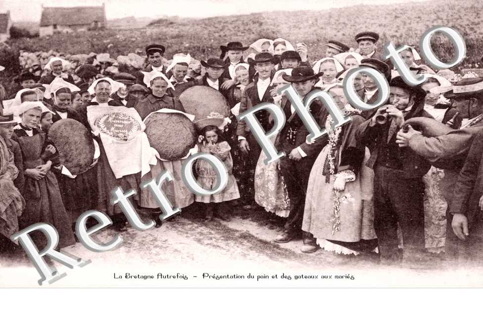 Présentation du Pain et des Gâteaux aux Mariés