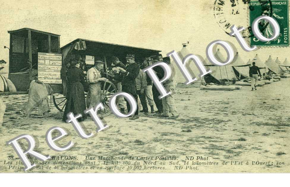 Une marchande de cartes postales
