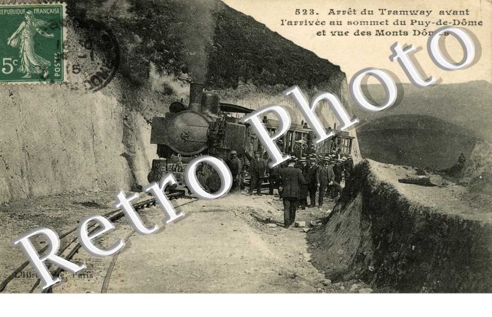 arret du tramway avant l'arrivee au sommet du Puy de Dome