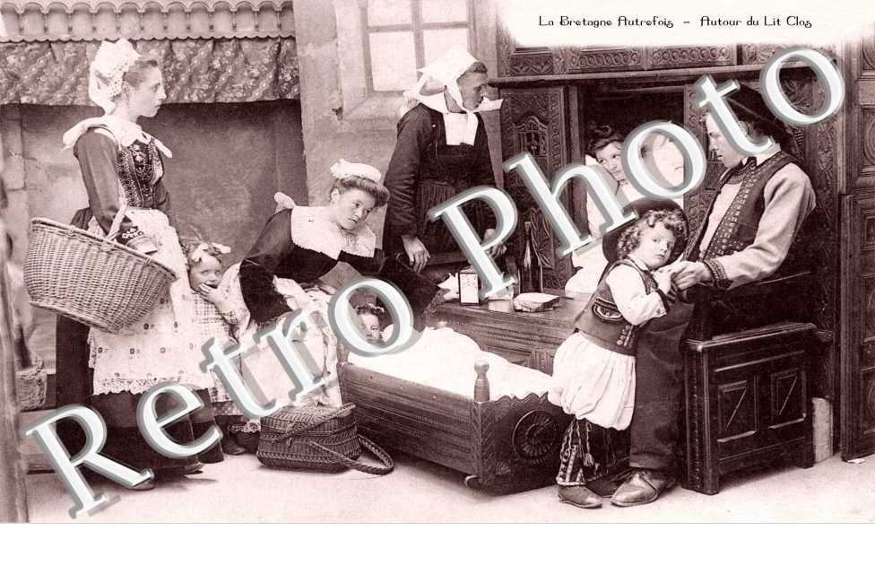 autour du lit clos La visite des commeres