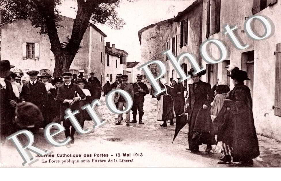 Journee catholique des Portes 12 mai 1913  La force publique sous l'arbre de la liberte