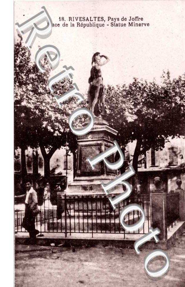 Place de la Republique - Statue Minerve