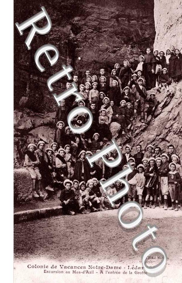 Colonie de Vacances Notre Dame, Ledar 1909 - A l'entree de la grotte