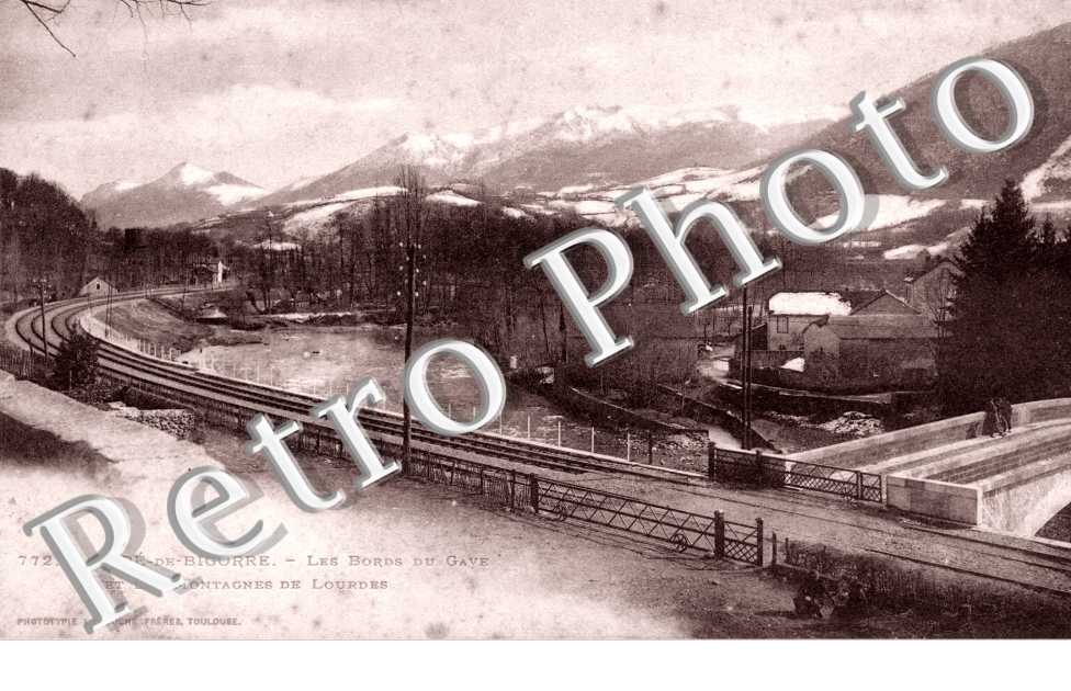 Les Bords du Gave et les Montagnes de Lourdes