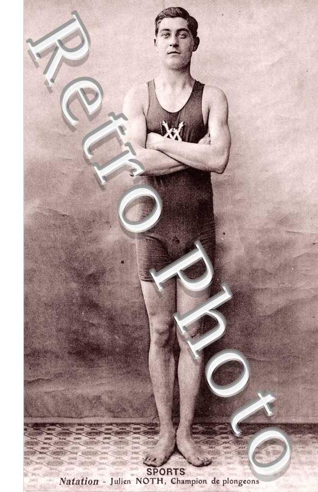 Natation  Julien Noth Champion de plongeons Portrait d'un Sportif en Maillot complet