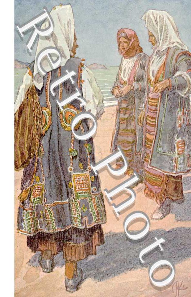 (des femmes en costume traditionnel )
