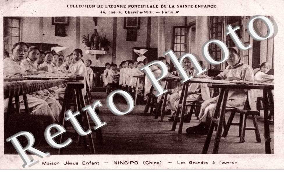 Maison Jesus Enfant -  Les grandes a l'ouvroir