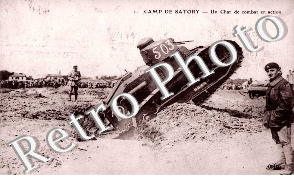 Camp de Satory, un Char de combat en action