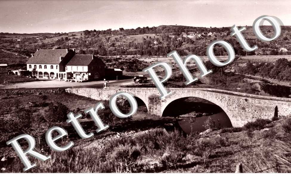 Pont de Gourniers et Village de Recoules d'Aubrac