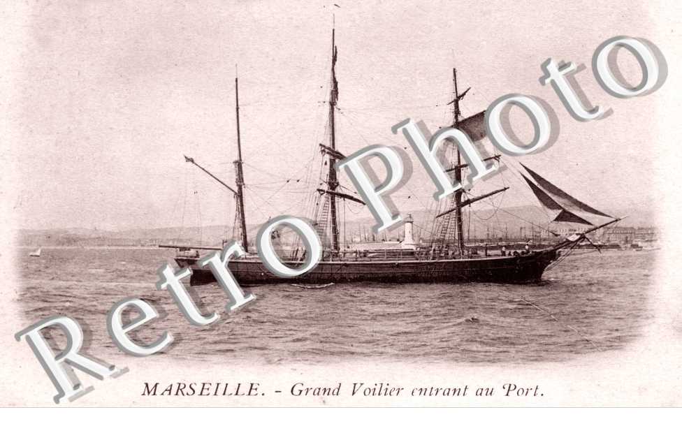 Grand Voilier arrivant au port