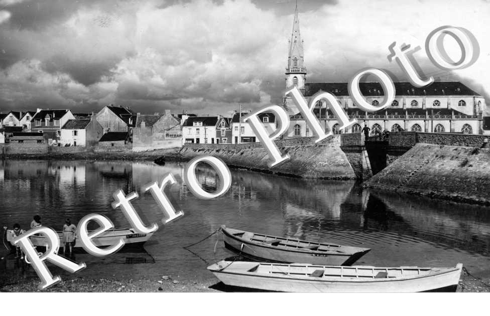pont de Kerner et l'eglise  -  fin des annees 50