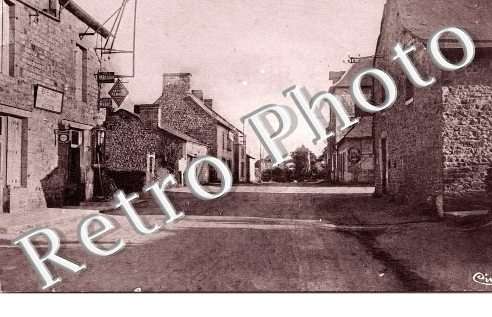 rue principale , au fond la mairie