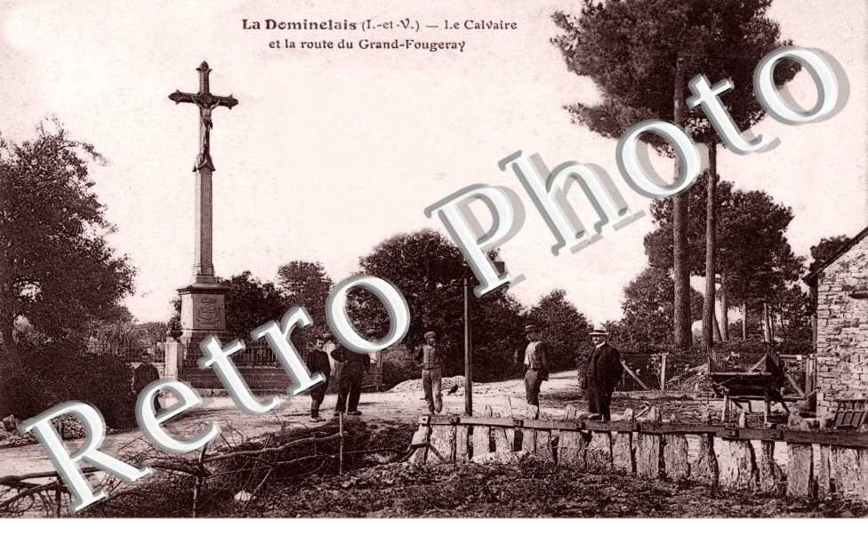 Le calvaire et la route de Grand Fougeray