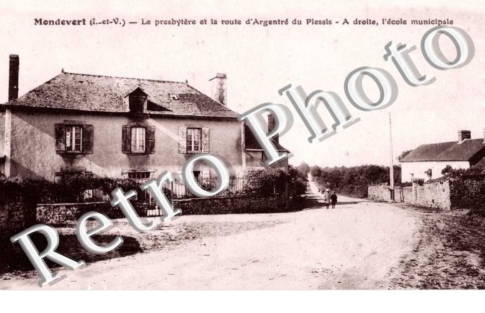Le Presbytere et la route d'Argentre du Plessis L'ecole Municipale