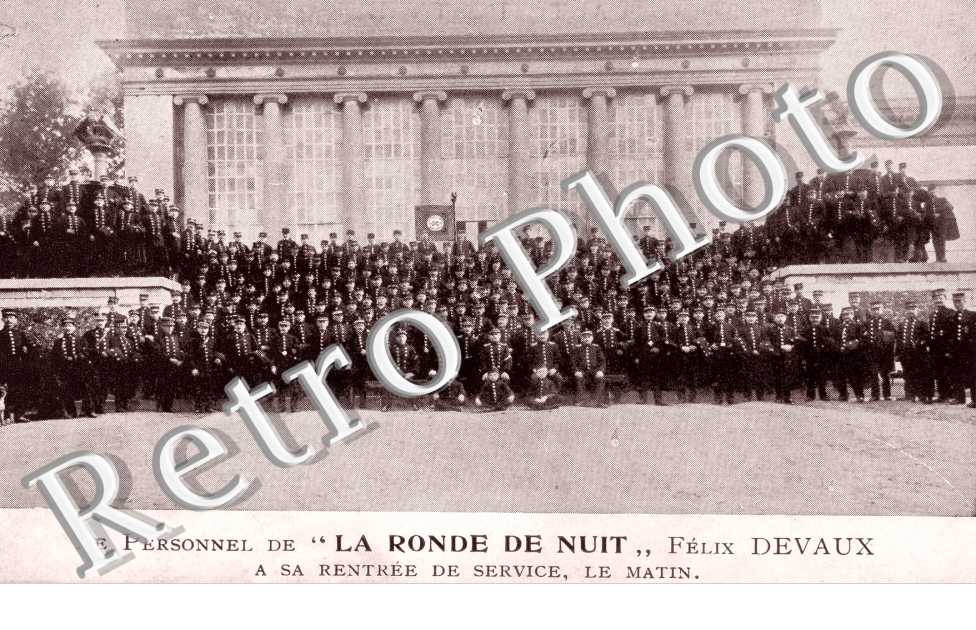 St Josse ten Noode - Le Personnel de La ronde de Nuit', Felix DEVAUX, a sa rentree de service, le matin