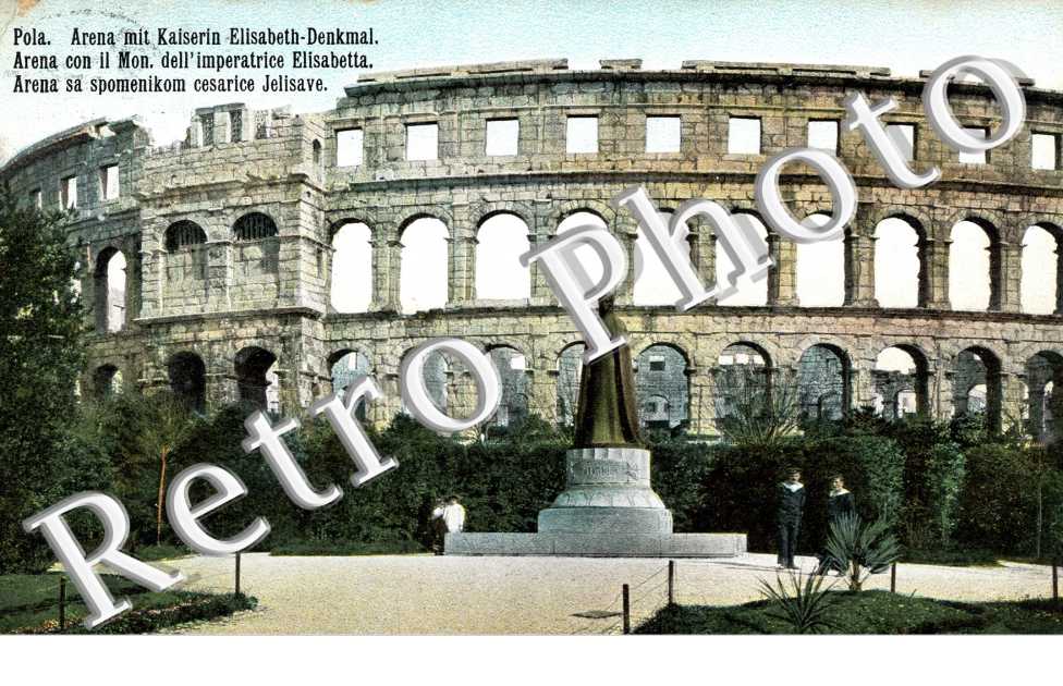 Arena mit Kaiserin Elisabeth Denkmal