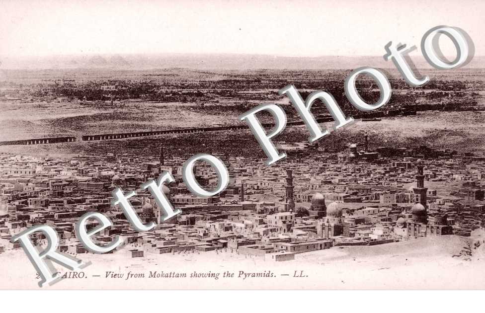Vue prise du Mokattam vers les Pyramides