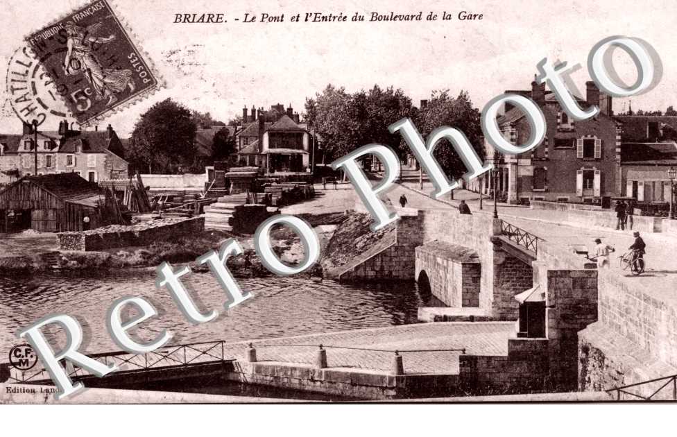 le pont et l'entree du bd de la gare