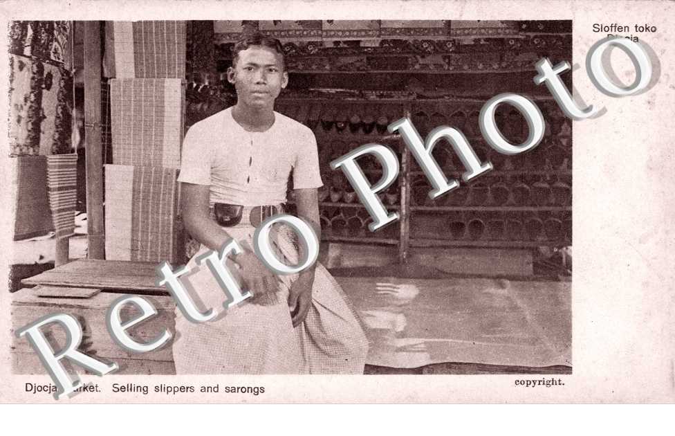 Market, Selling slippers and sarongs