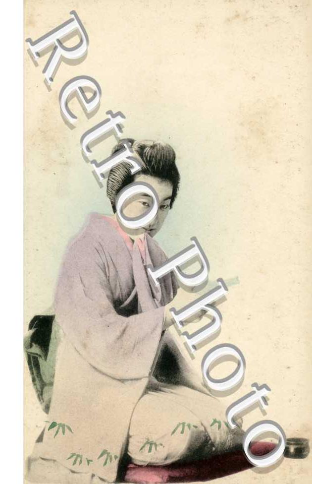 (jeune femme en costume)