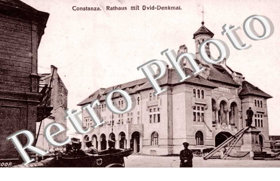 Rathaus mit Ovid Denkmal