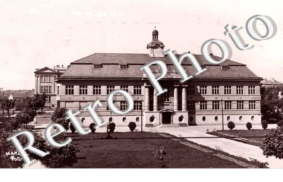 Semplin, Zimony, Ecole