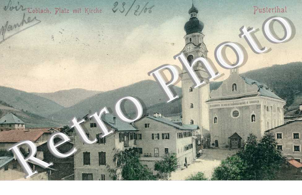 Toblach, Platz mit Kirche