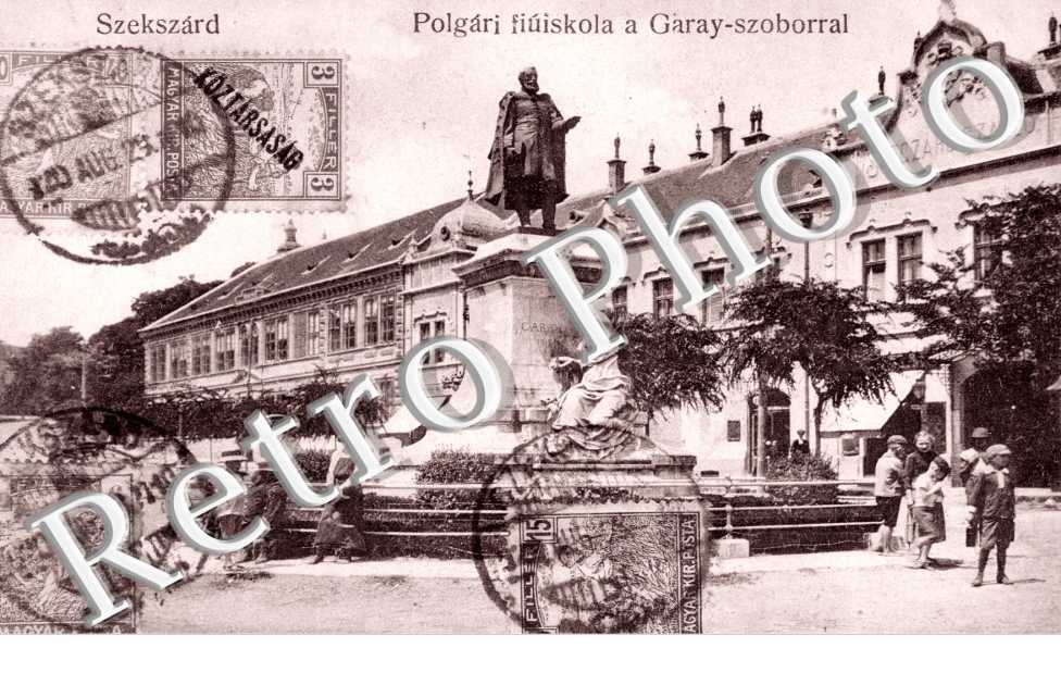 Polgari fiuiskola a Garay szoborral