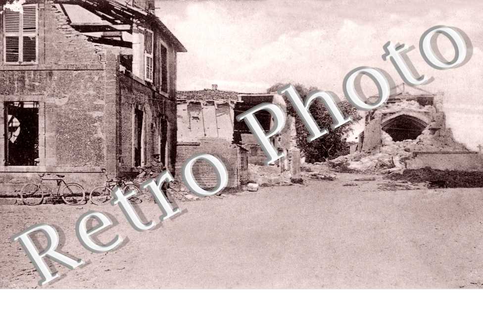 vue vers eglise en ruine