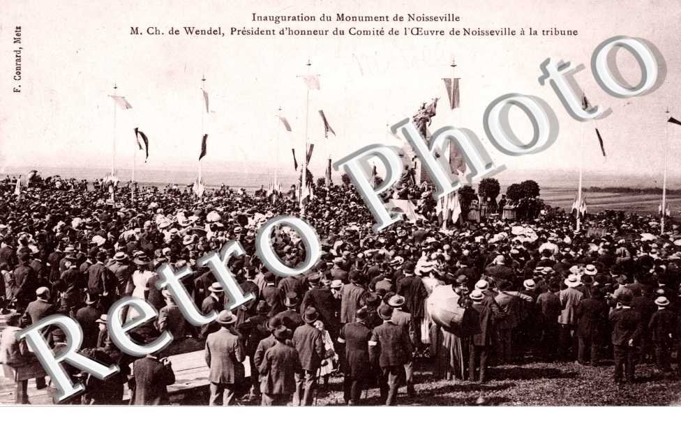 Inauguration du monument M. Ch. de Wendel, president d'honneur du Comite de l'Oeuvre de Noisseville a la tribune