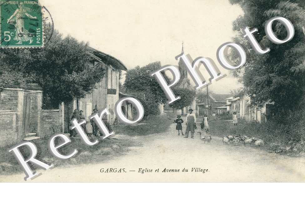 Eglise et Avenue du Village