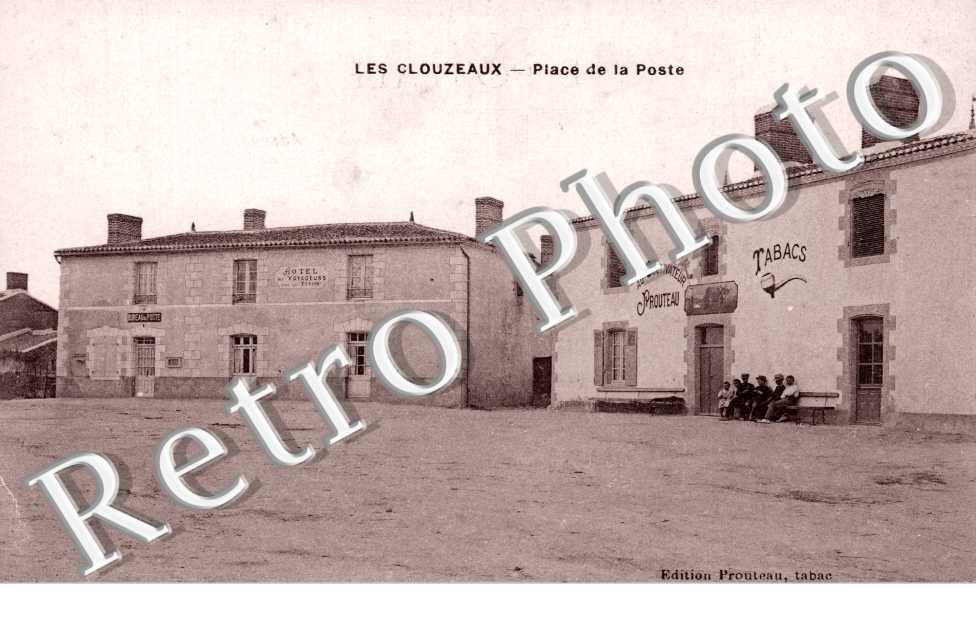 Place de la Poste. Hôtel des Voyageurs