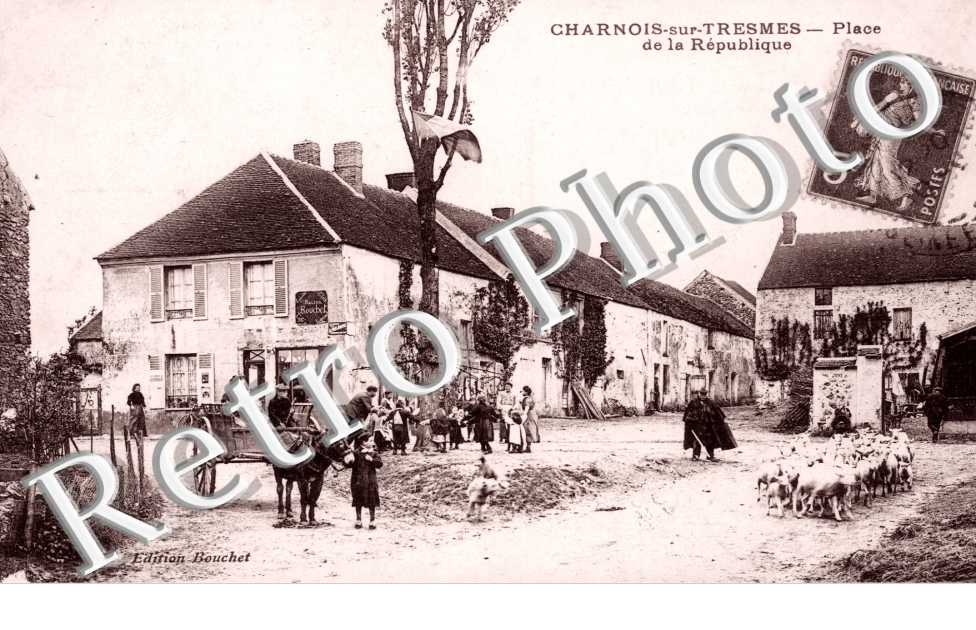 CHARNOIS SUR TRESMES -  Place de la Republique