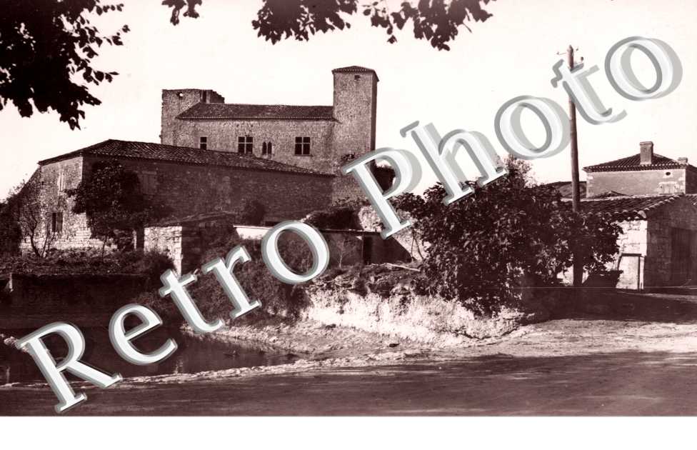 Chateau du XVI eme siecle  edifie par Blaise de Montluc  -  debut des annees 60