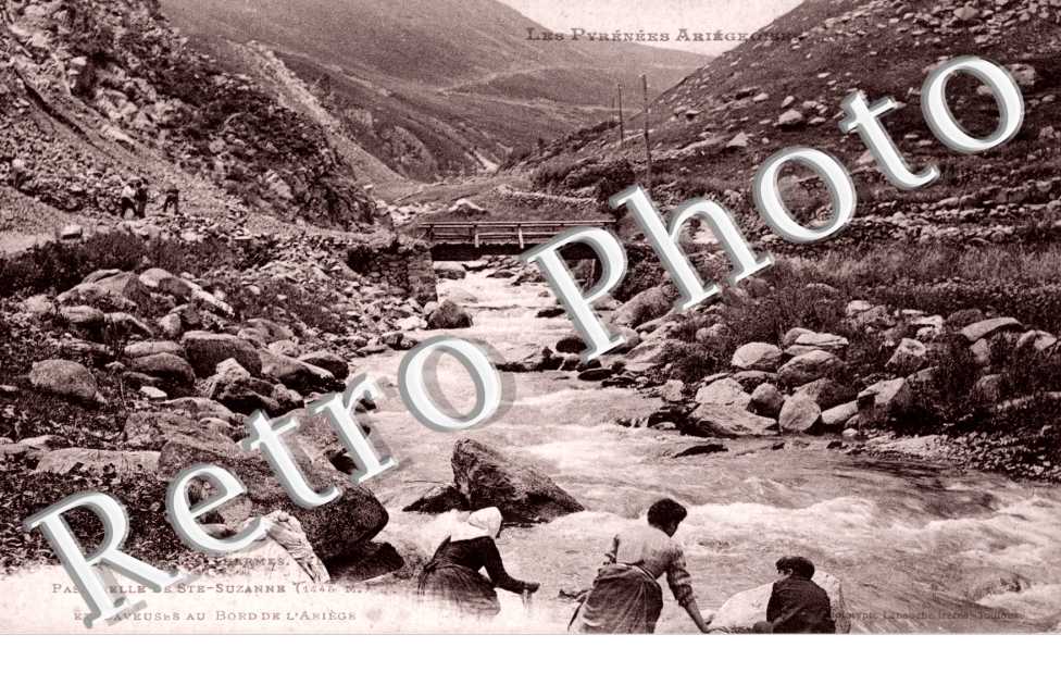 passerelle et laveuses au bord de l'Ariege