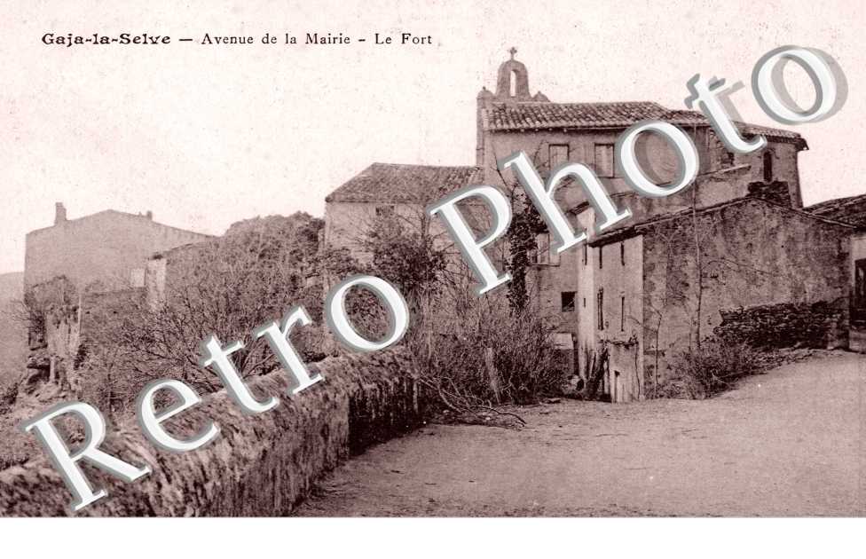 Avenue de la Mairie et le Fort