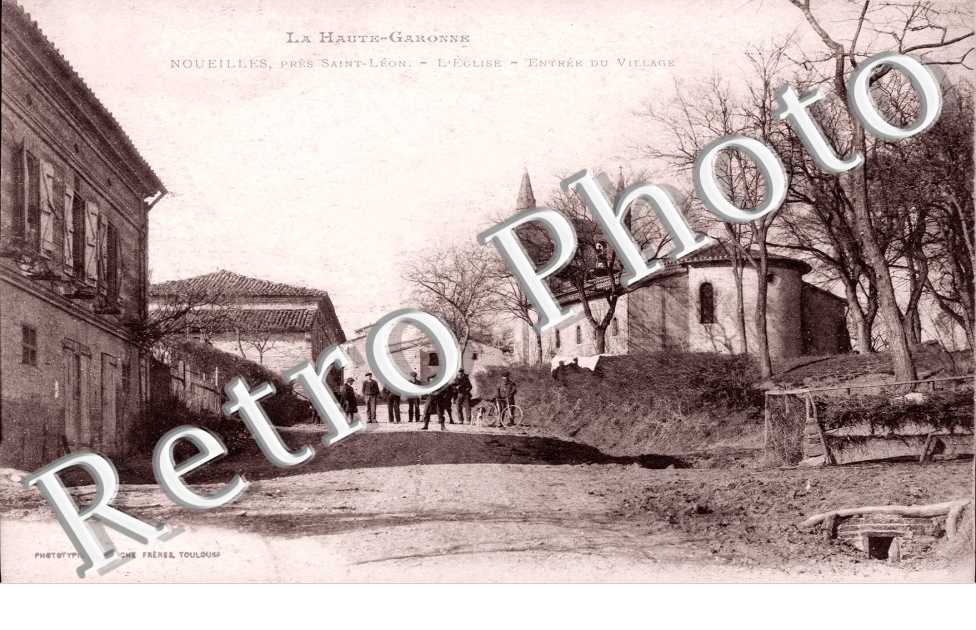 Entree du Village - Eglise