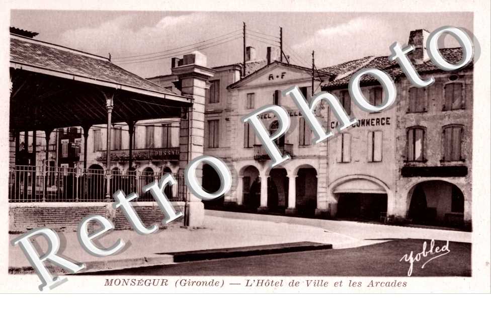 l'hotel de ville et les arcades