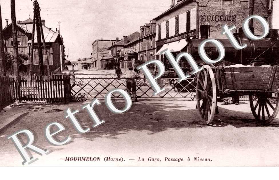 La Gare - Le Passage a Niveau