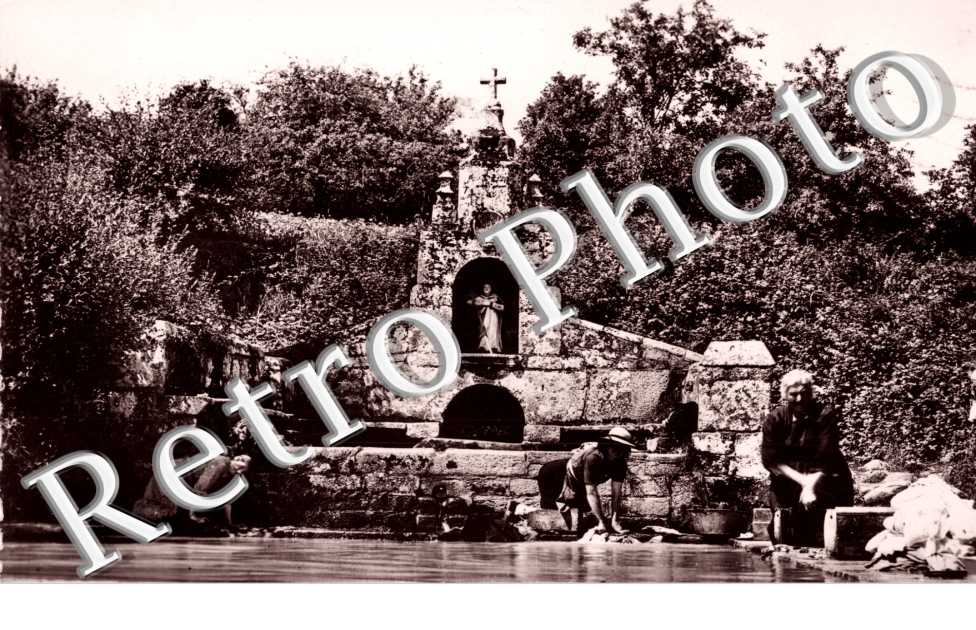 Fontaine de Sainte Helene  -  fin des annees 40