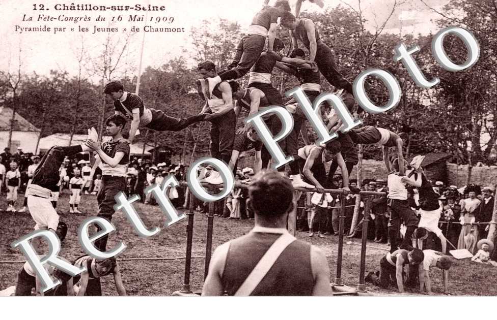 Fete Congres du 16 mai 1909 Pyramide par les jeunes de Chaumont