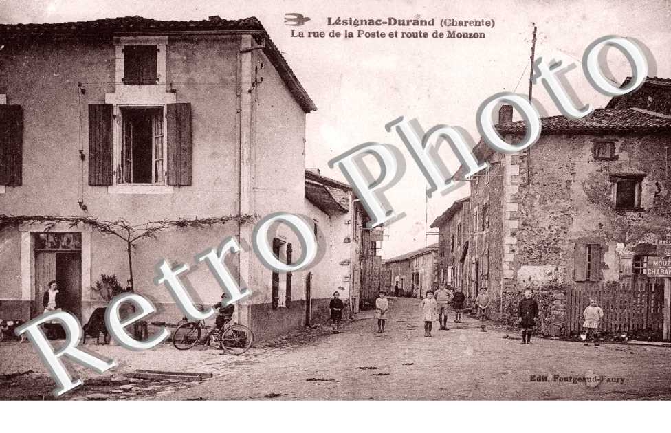 rue de la Poste et  Route de Mouzon