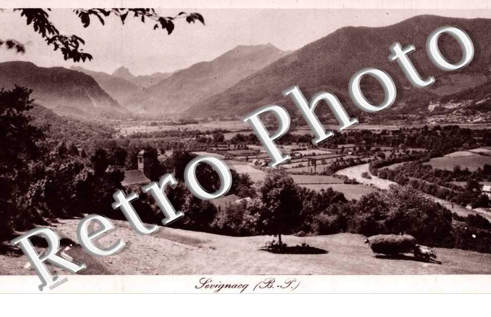 vue sur la Vallee et le Pic d'Ossau