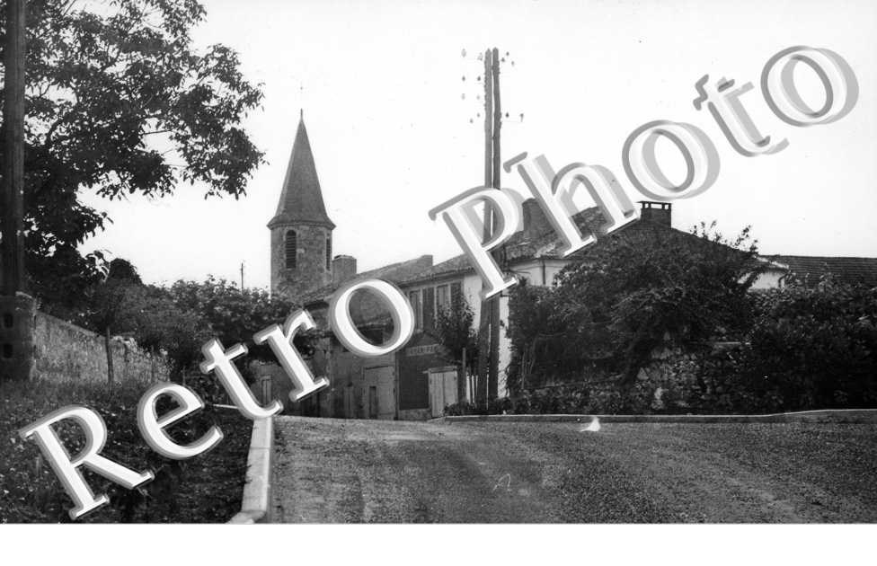 entree par le haut du village  -annees 50