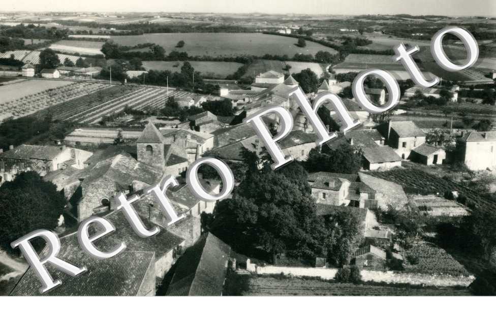 Vue Aerienne - L'eglise et le bourg