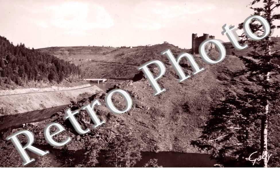 le Chateau et la Chapelle de la Barge -annees 50