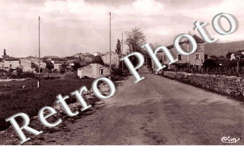 entree du village  - annees 50 -