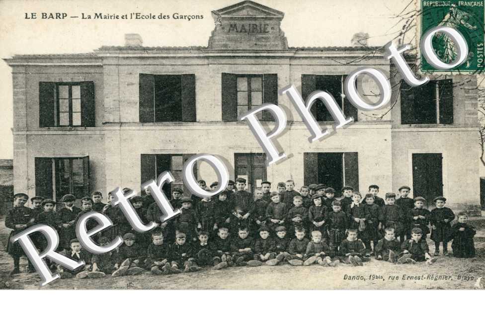 Mairie et l'Ecole des Garcons