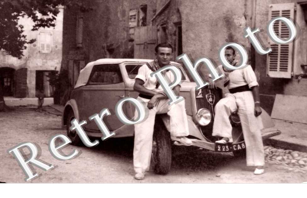Les deux freres Monge et leur automobile