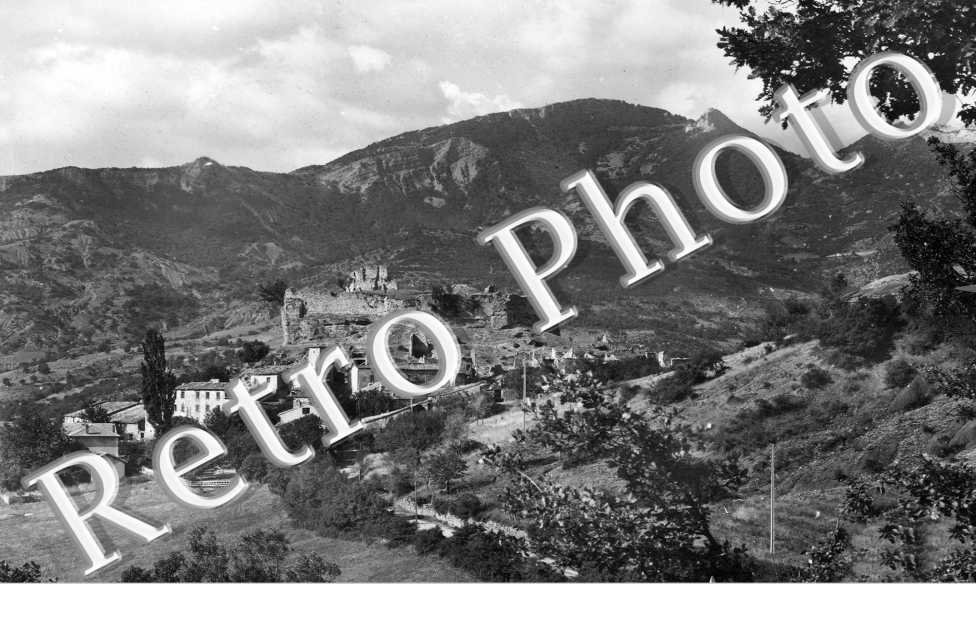 vue generale et le Chateau en ruines